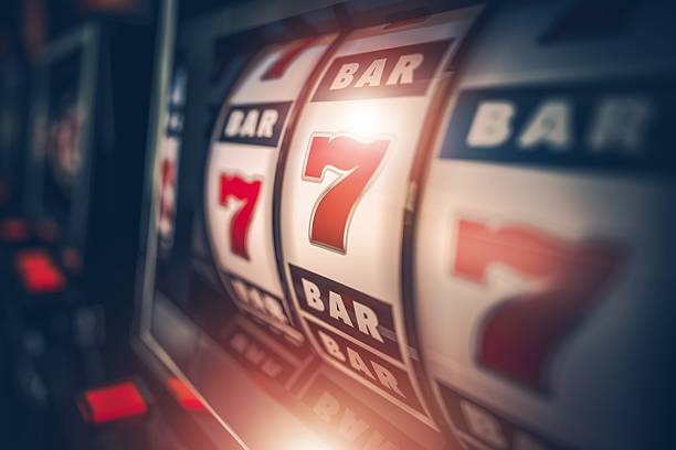 Mobile phone screen showing liga99 live roulette betting layout and live dealer feed